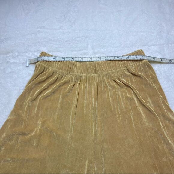 BCBG Paris Knits Vintage Gold Tone Shimmering Pull On Shorts - Picture 6 of 8